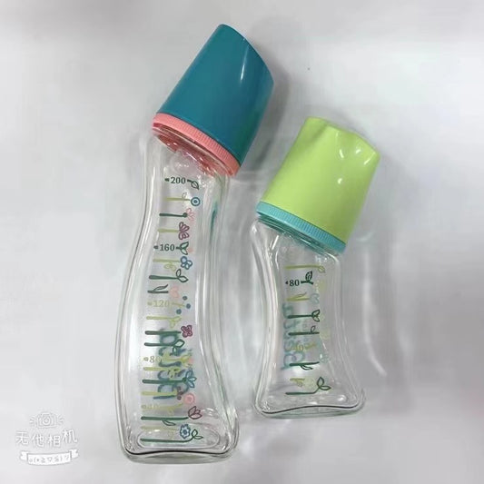 倍特奶瓶200ML/80ml 玻璃材质betta奶瓶并且减少因摇晃而产生的过多的气泡，减少孩子吸入过多气体而打隔